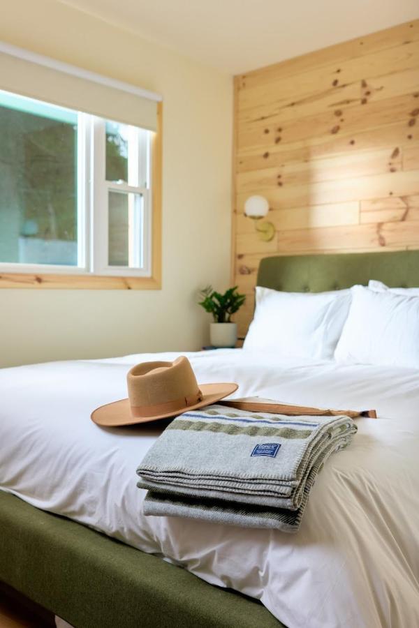 The Rex Hotell Greentown Eksteriør bilde