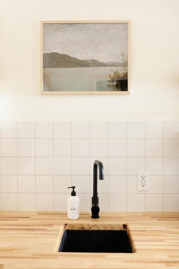 The Rex Hotell Greentown Eksteriør bilde